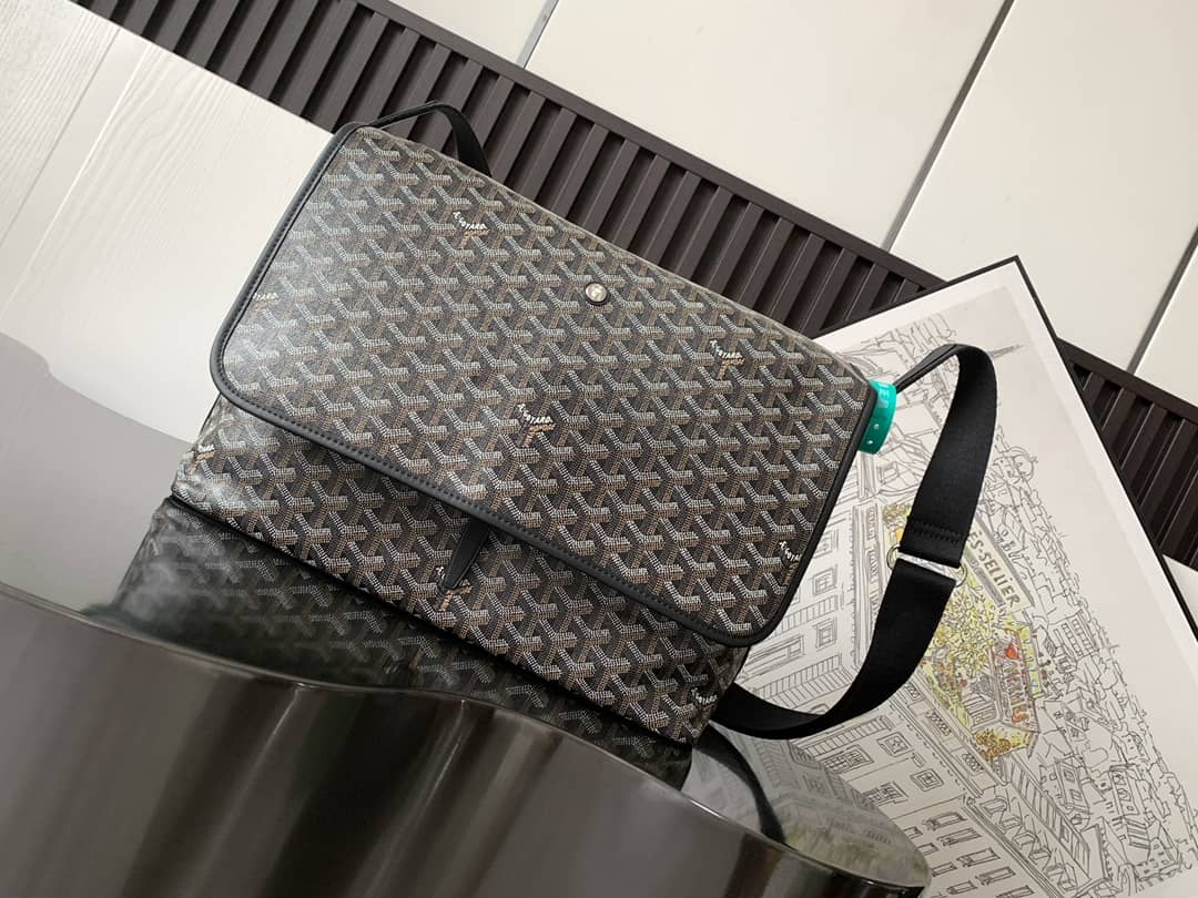 Goyard Capetien MM Messenger Bag Black