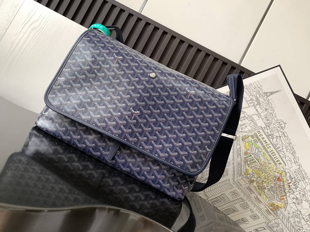 Goyard Capetien MM Messenger Navy Blue