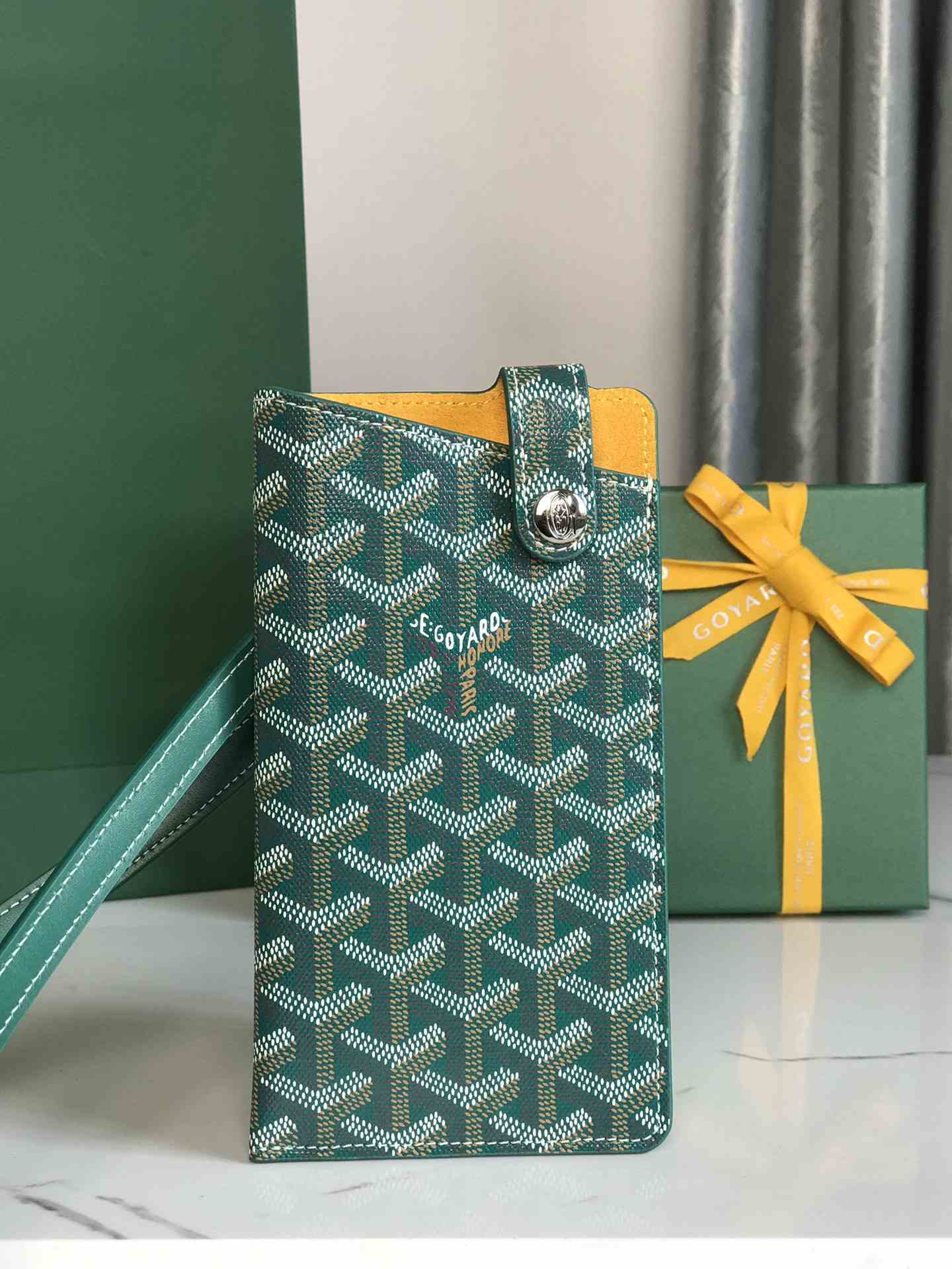 Goyard Montmartre GM Case Green