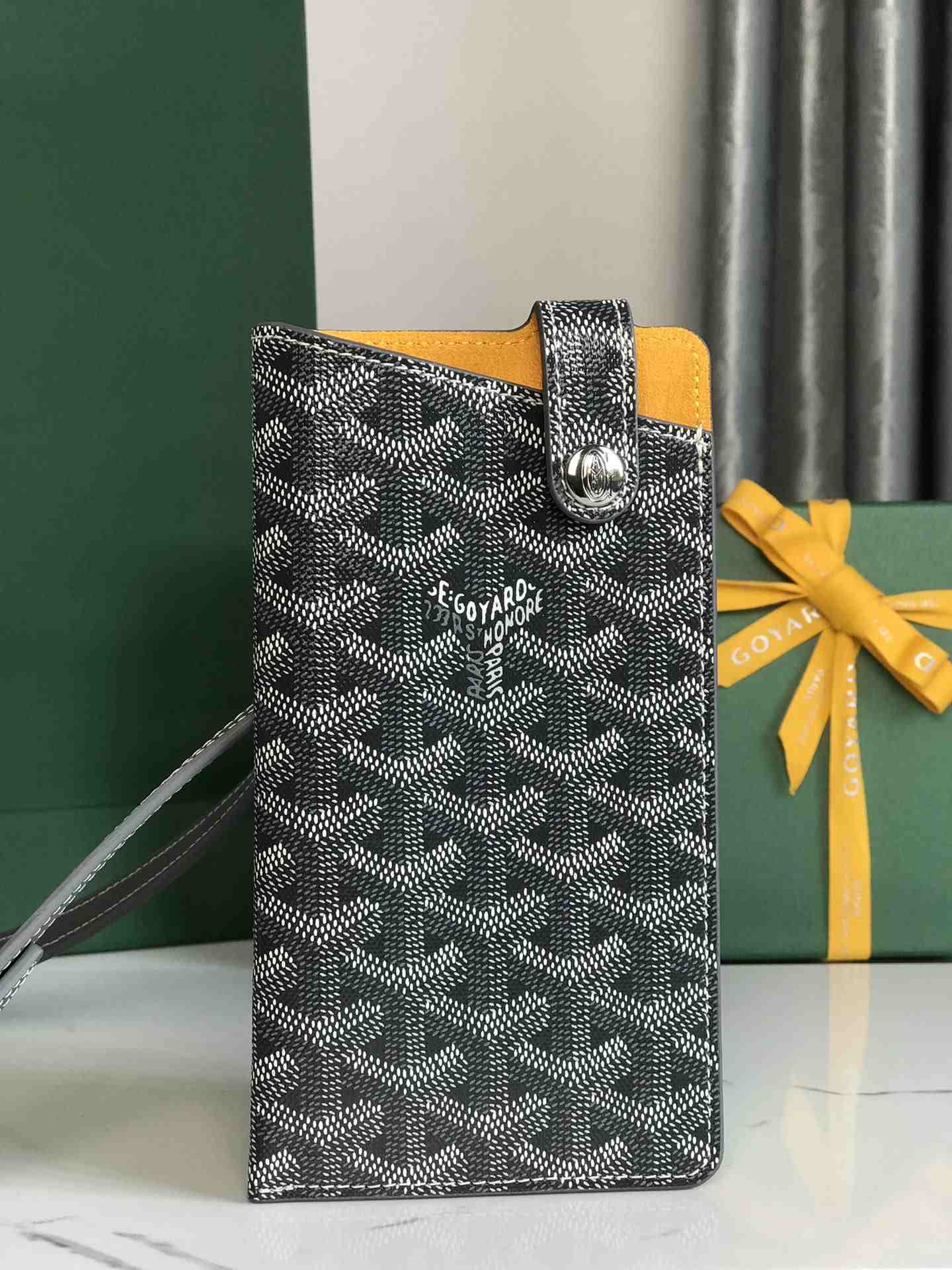 Goyard Montmartre GM Case Grey