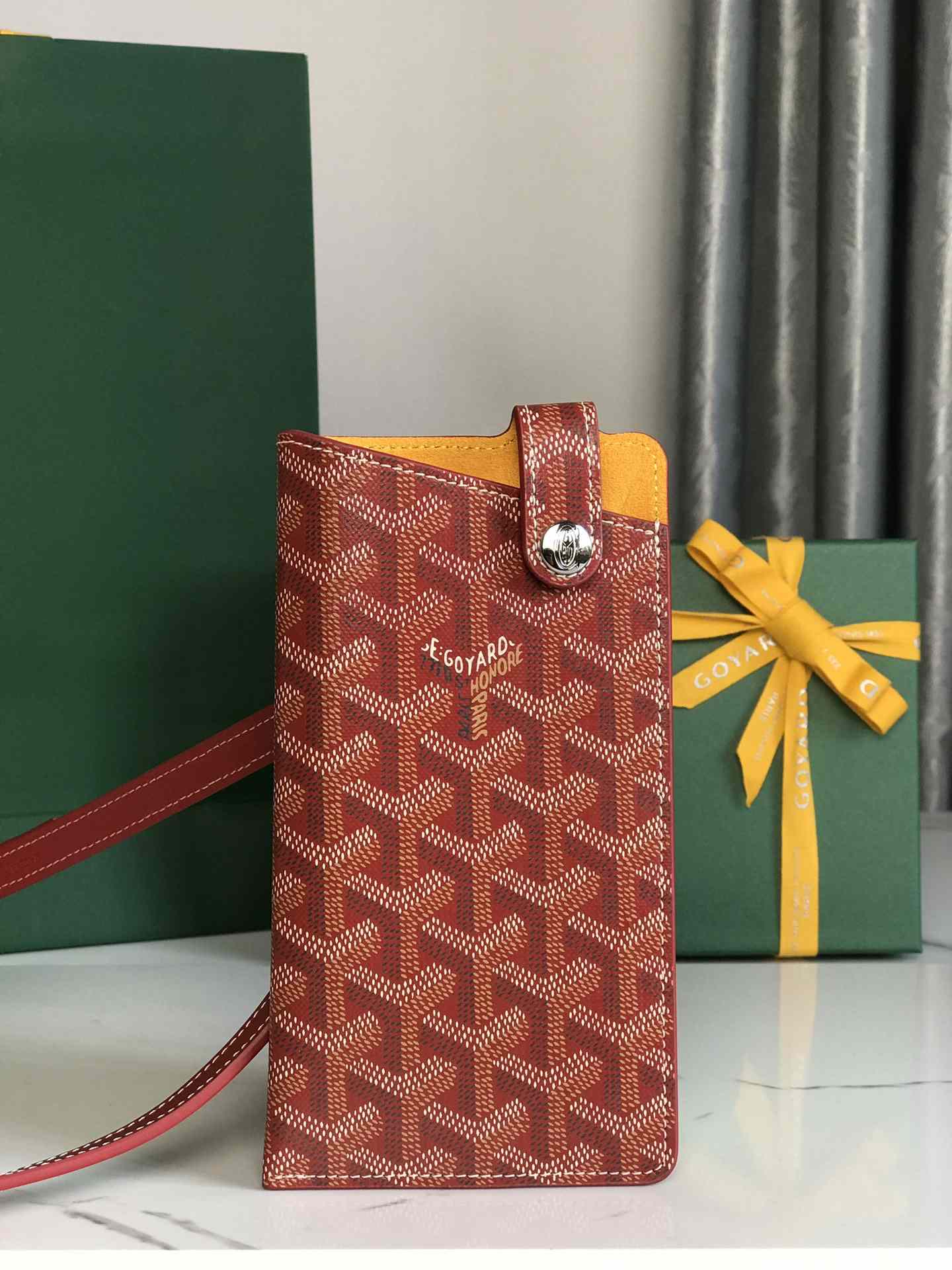 Goyard Montmartre GM Case Red
