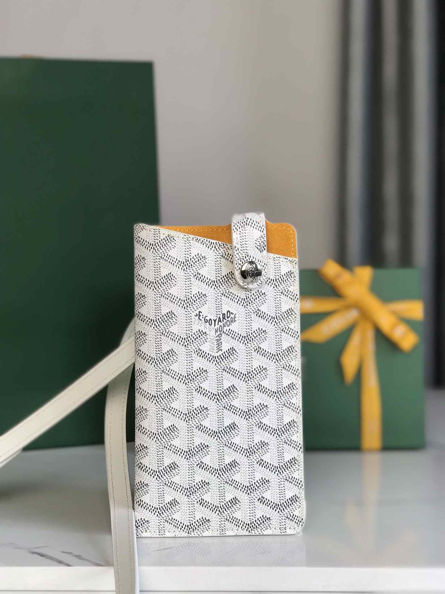 Goyard Montmartre GM Case White