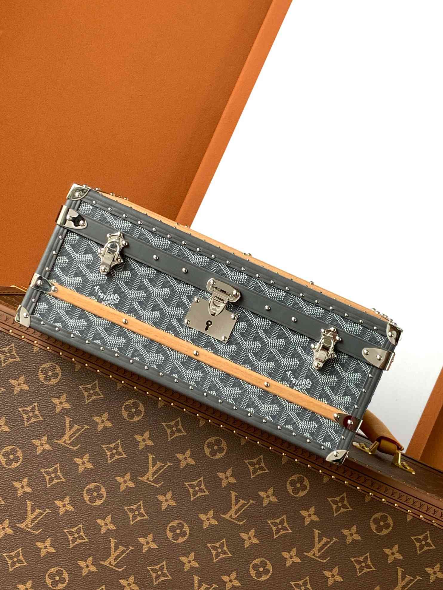 Goyard 352 Case Grey